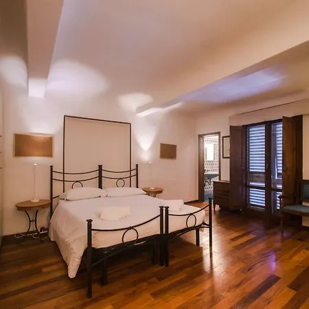 Great Location Just Infront Of Pitti Palace Apartment Florence