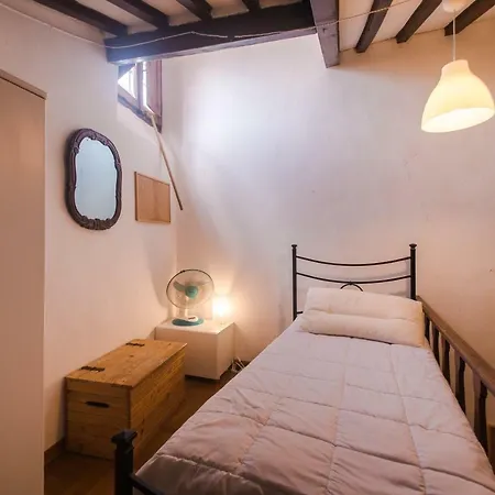 Great Location Just Infront Of Pitti Palace Florence