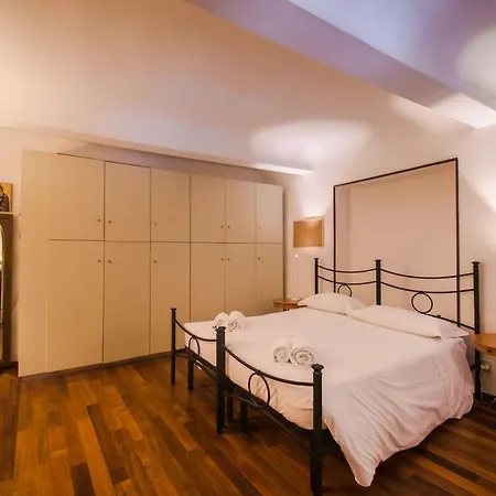 Great Location Just Infront Of Pitti Palace *